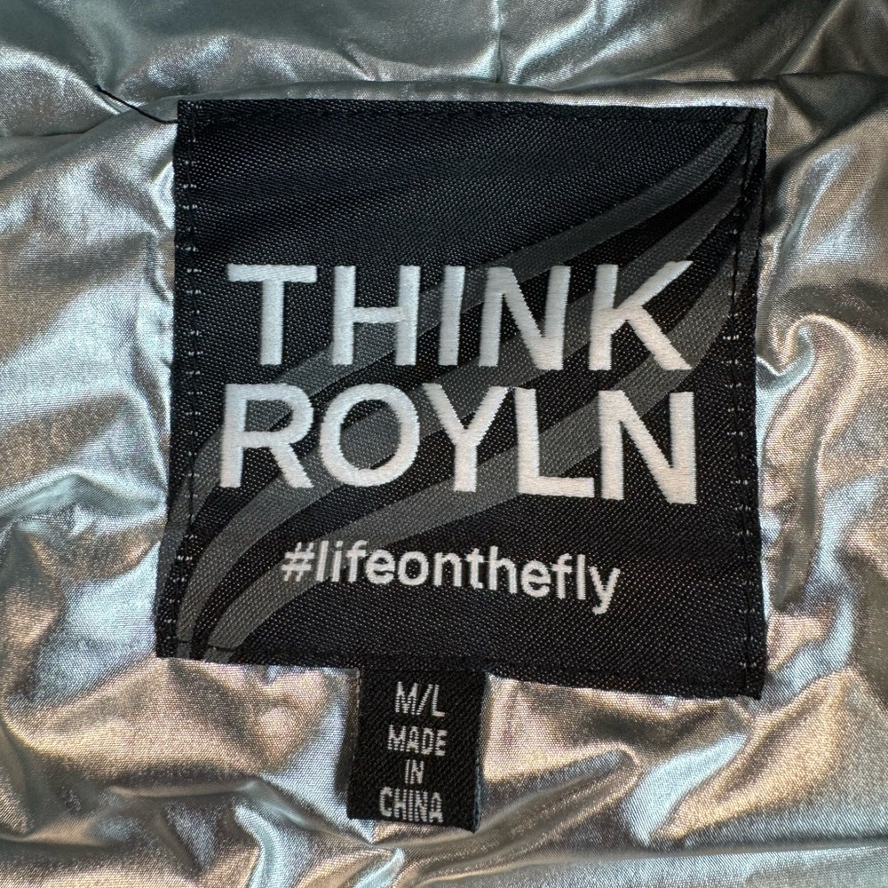 NWOT THINK ROYLN Quilted Puffer Poncho Size M/L - Picture 10 of 15